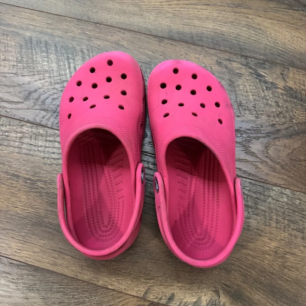 Crocs Classic Clogs Pink Girls Kids J2 Comfort Slip On Water Shoes Beach Summer
